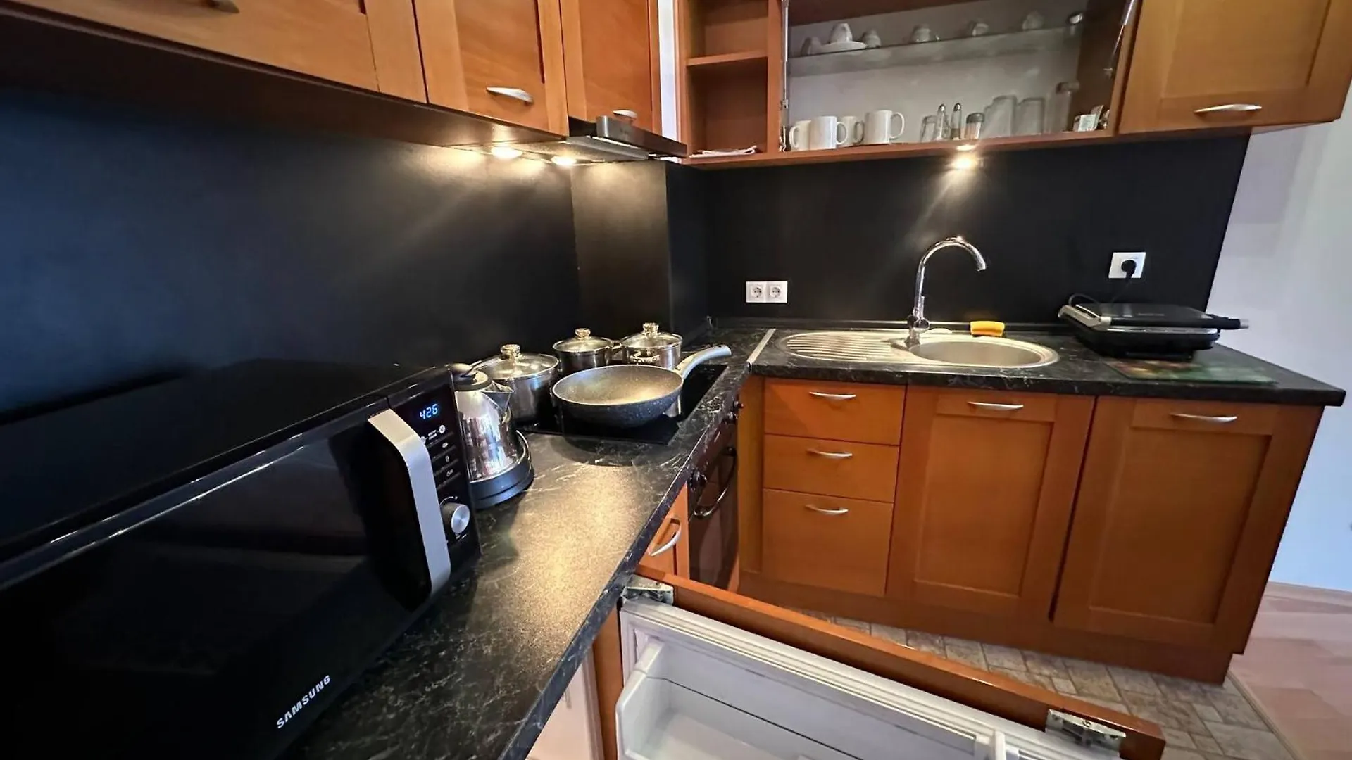 반스코 Bright Mountain View Penthouse - 300Mbps Wi-Fi 아파트