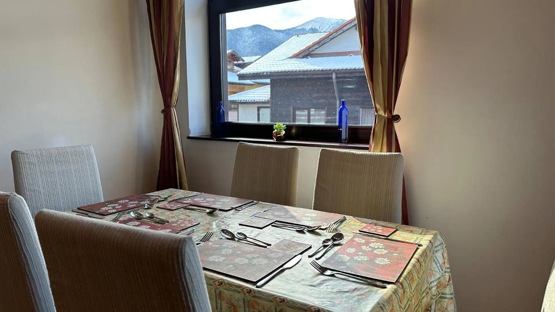 반스코 Bright Mountain View Penthouse - 300Mbps Wi-Fi 아파트 0*,  불가리아