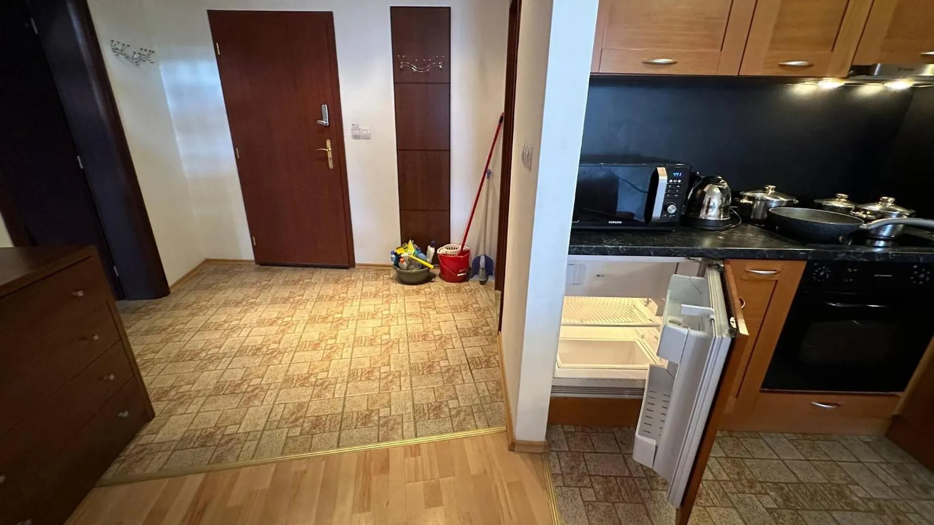 반스코 Bright Mountain View Penthouse - 300Mbps Wi-Fi 아파트