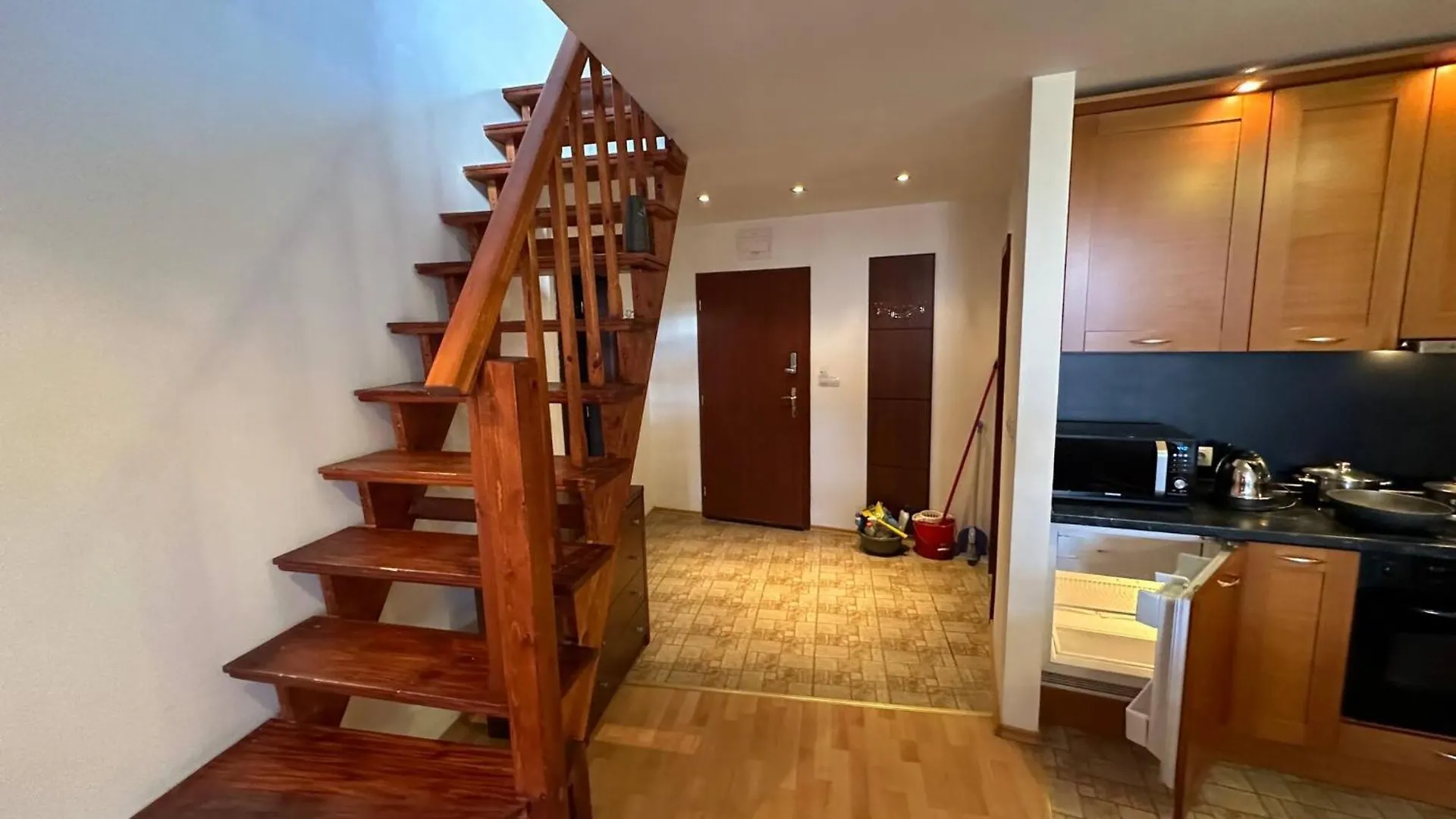 반스코 Bright Mountain View Penthouse - 300Mbps Wi-Fi 아파트
