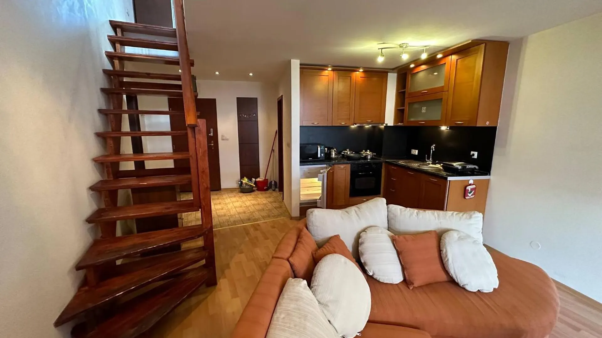 반스코 Bright Mountain View Penthouse - 300Mbps Wi-Fi 아파트
